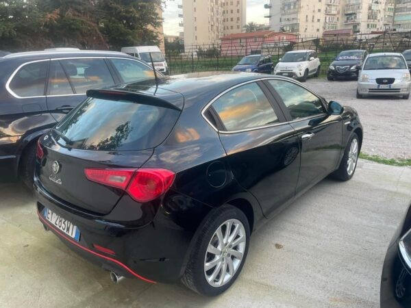 Alfa Romeo Giulietta
Anno 2015
2.0 diesel 
144.000 km - immagine 3