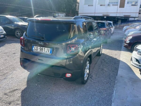 Jeep Renegade
Anno 2020
1.6 diesel
91.000 km - immagine 2